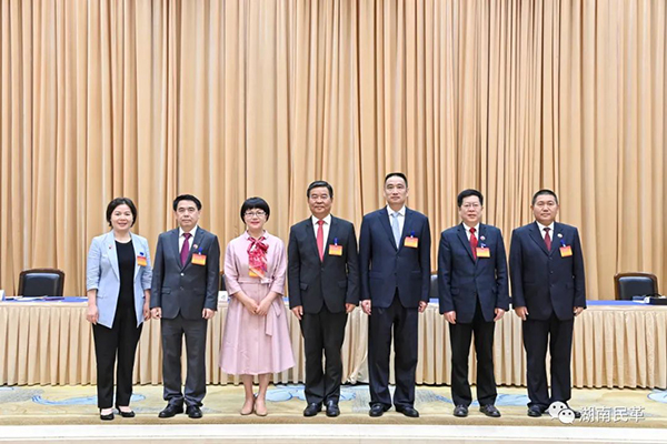 03新一屆領導班子合影.jpg 03新一屆領導班子合影.jpg