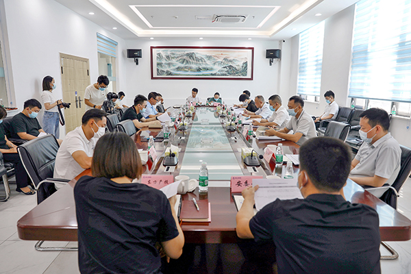 長沙經(jīng)開區(qū)管委會(huì)主任張慶紅一行調(diào)研頂立科技 (4).JPG 長沙經(jīng)開區(qū)管委會(huì)主任張慶紅一行調(diào)研頂立科技 (4).JPG